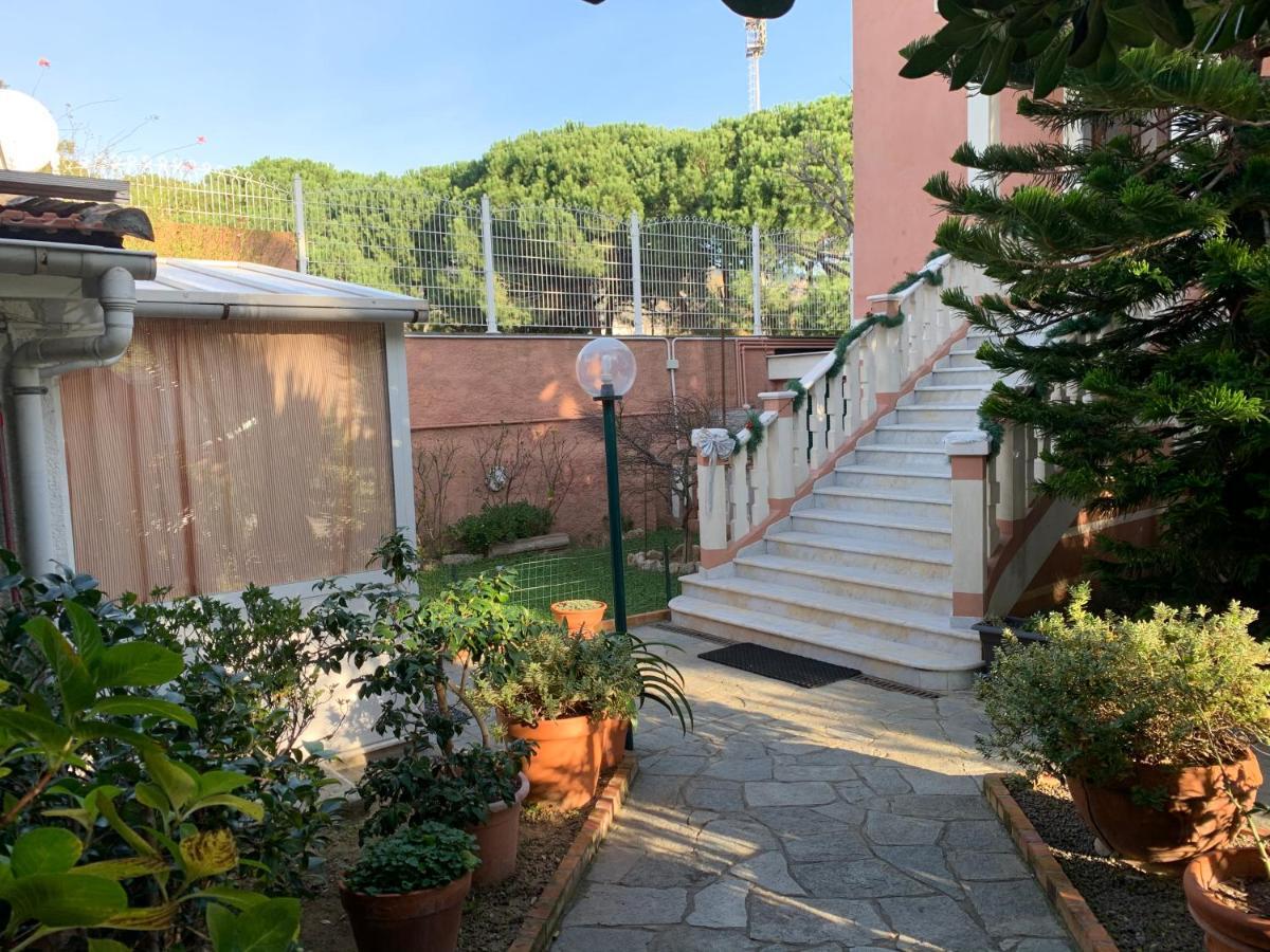 Resort Dependance Di Villa Rosa Maria Savona Bagian luar foto